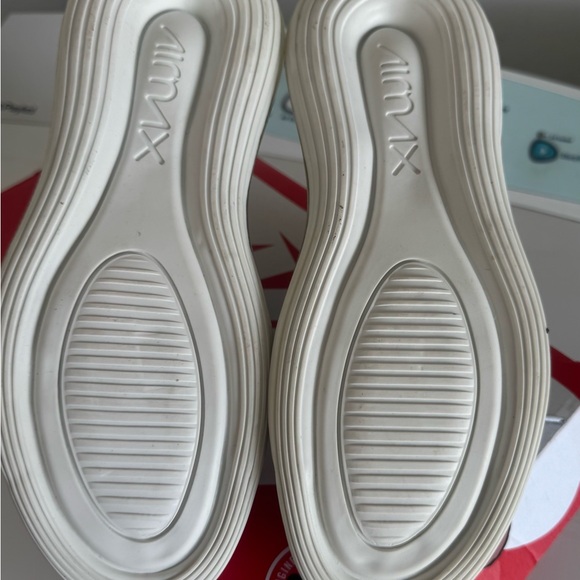 Nike White and Gray Sneakers with Modern Design - Picture 9 of 9